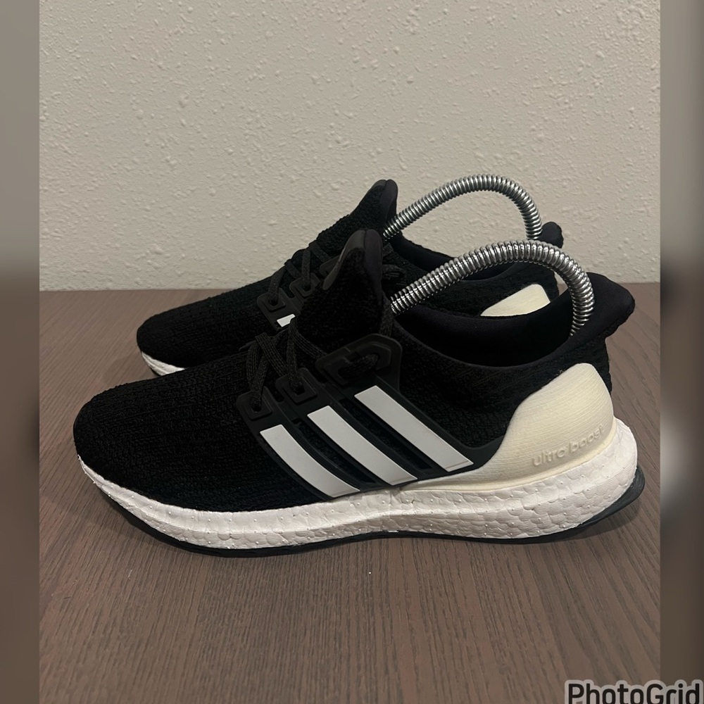 SIZE (5.5 YOUTH) ADIDAS ULTRA BOOST 4.0 - Picture 2 of 5